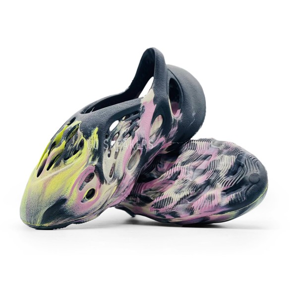 Унисекс кроссовки для бега Adidas Yeezy Foam Runer Black Multi