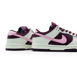 Nike SB Dunk Low Light Pink/White