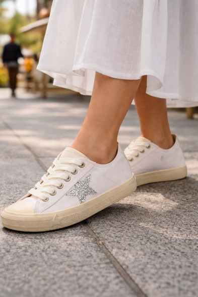 Женские кеды Golden Goose V-Star 2 Distressed Sneakers Leather White