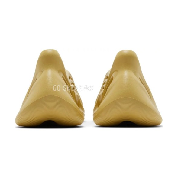 Унисекс кроссовки для бега Adidas Yeezy Foam RNNR Sulfur